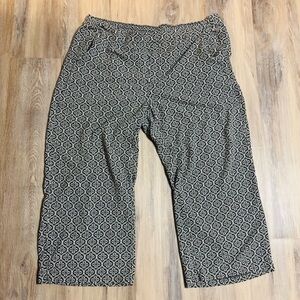 Women’s Old Navy Playa Wide Leg Black & White lightweight capris size 2X